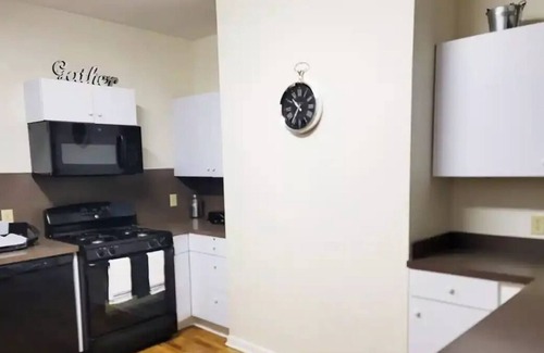 Southside House | Spacious 6 BD Home w/ Ramp/Wi-Fi/ 7 min Downtown
