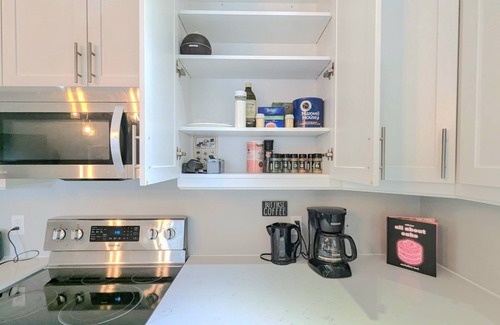 Tay House | Spacious 6-bdrm luxury, modern house with lake view in cottage country, Ontario