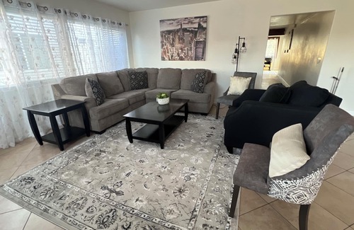 Mira Mesa House | Spacious 6 BDR pet friendly house with AC in sunny San Diego