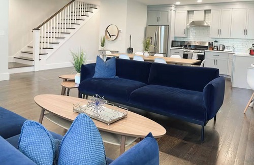 Neponset - Port Norfolk Apartment | Spacious 6 bed, Close to City, Roof deck!