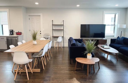 Neponset - Port Norfolk Apartment | Spacious 6 bed, Close to City, Roof deck!