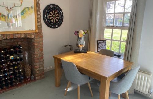 Tilney Fen End House | Spacious 6-Bed Countryside Home Surrounded by Nature