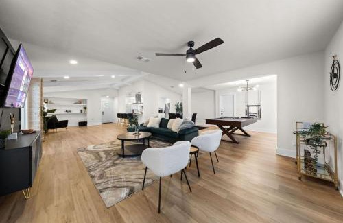 North San Antonio - SAT House | Spacious 6 Bed House near Airport, Pet-Friendly, Close to AFB