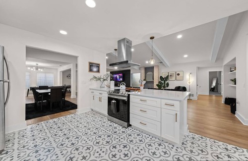 North San Antonio - SAT House | Spacious 6 Bed House Airport Pet Friendly AFB