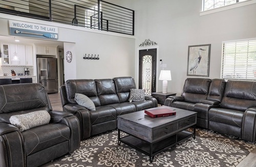 Cedar Creek Reservoir House | Spacious 6-bedroom house with WiFi and AC in awesome Gun Barrel City Boat Cletes