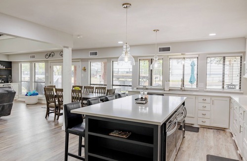 Cedar Creek Reservoir House | Spacious 6-bedroom house with WiFi and AC in awesome Gun Barrel City Boat Cletes