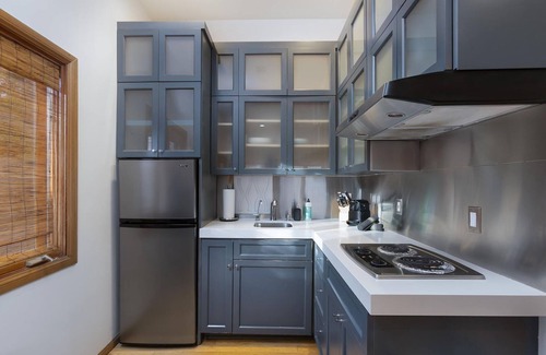 Beverly Hills House | Spacious 6-bedroom house with AC, WiFi in amazing West Hollywood