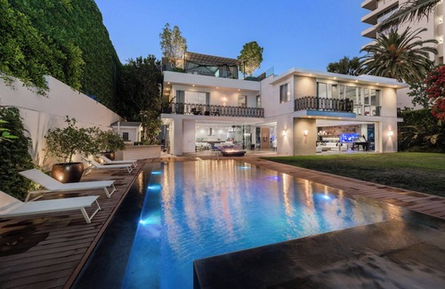 Beverly Hills House | Spacious 6-bedroom house with AC, WiFi in amazing West Hollywood