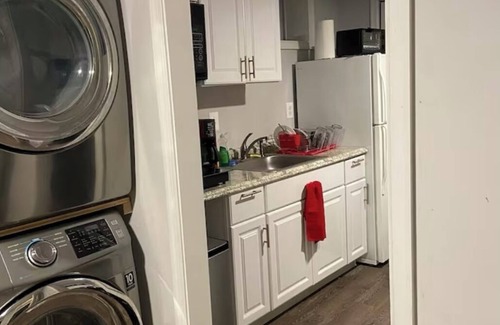 Wheaton-Glenmont House | Spacious 6-bedroom house with WiFi, AC in charming Silver Spring