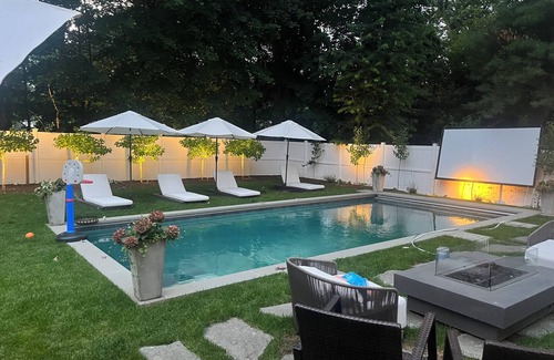 Westport House | Spacious 6-bedroom 4 bathroom Dream House, with salt water pool & stone hot tub.