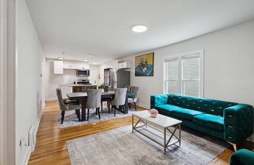 Lansing House | Spacious 6-bedroom building in fabulous Lansing with WiFi, AC