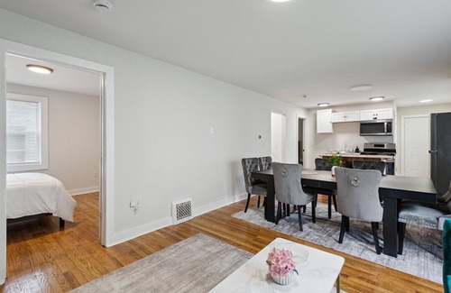 Lansing House | Spacious 6-bedroom building in fabulous Lansing with WiFi, AC