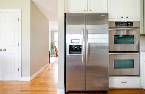 Shady Side House | Spacious 6-bedroom country house on the water in beautiful Shady Side with WiFi