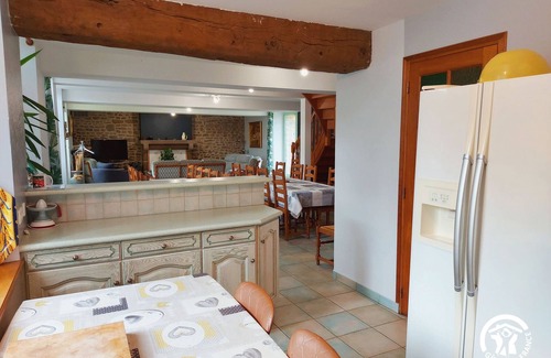 Carelles Cottage | Spacious 6-Bedroom Cottage with Fishing Pond, Games & Garden - Sleeps 12-15