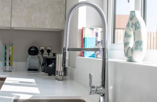 Stonnall House | Spacious 6 bedroom home, Sleeps 11, Close to BHX & Motorways, LONGER TERM STAYS
