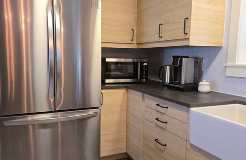 Livingston House | Spacious 6-bedroom house with AC, WiFi on a real working cattle ranch