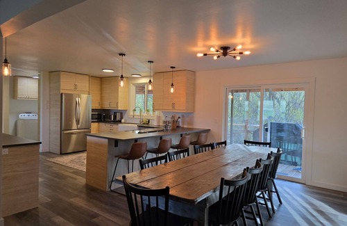 Livingston House | Spacious 6-bedroom house with AC, WiFi on a real working cattle ranch