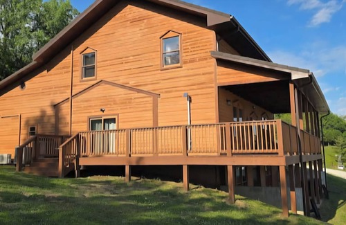 Chambersburg House | Spacious 6-bedroom house in rural Versailles with many amenities included.