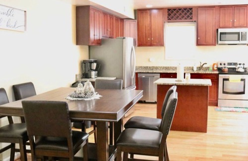 Lower Central NE House | Spacious 6-bedroom house with AC, WiFi in awesome Washington
