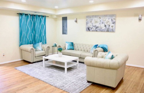 Lower Central NE House | Spacious 6-bedroom house with AC, WiFi in awesome Washington