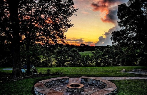 St. James House | Spacious 6-bedroom Historic Estate in Tranquil but Convenient Location