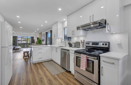 Fraserview House | Spacious 6-bedroom House, Safe area, Free Parking, Central close to Downtown