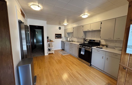 Fennville House | Spacious 6-bedroom house, great for groups. Huge private 2 acre yard.
