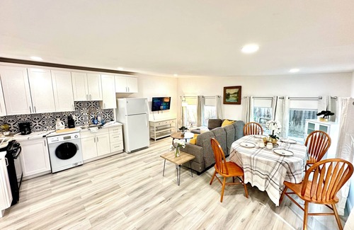 Sunnyvale House | Spacious 6-bedroom house in Sunnyvale with WiFi access