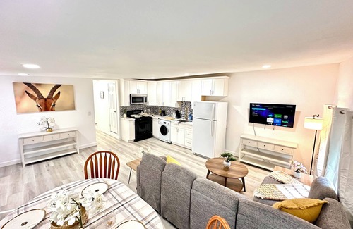 Sunnyvale House | Spacious 6-bedroom house in Sunnyvale with WiFi access