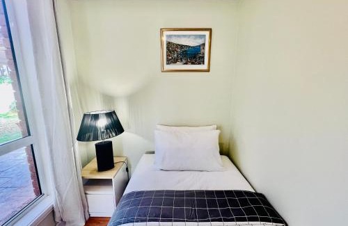 Sydenham House | Spacious 6 Bedroom Holiday Home 15 Min Away From Melbourne Airport