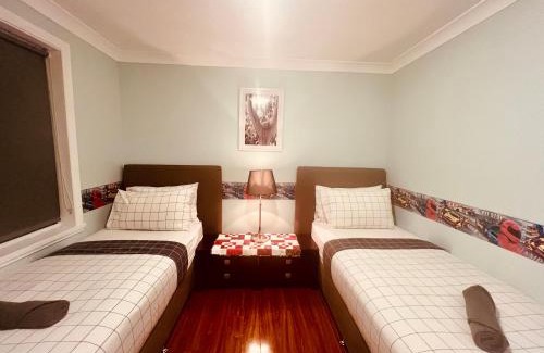 Sydenham House | Spacious 6 Bedroom Holiday Home 15 Min Away From Melbourne Airport