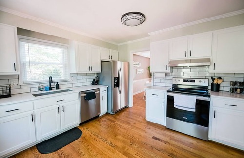 Macon House | Spacious 6 bedroom home near Downtown Macon!