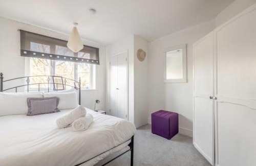 Fifield House | Spacious 6 Bedroom House in Maidenhead Windsor