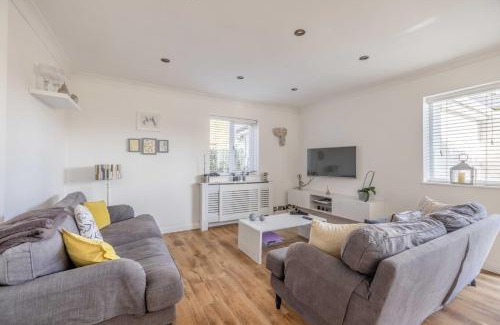 Fifield House | Spacious 6 Bedroom House in Maidenhead Windsor