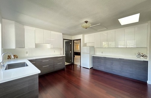 Eastern Honolulu House | Spacious 6-bedroom house with AC and WiFi in charming Honolulu