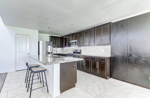 Clodine House | Spacious 6-bedroom house masterpiece. The cozy getaway in Richmond/Houston