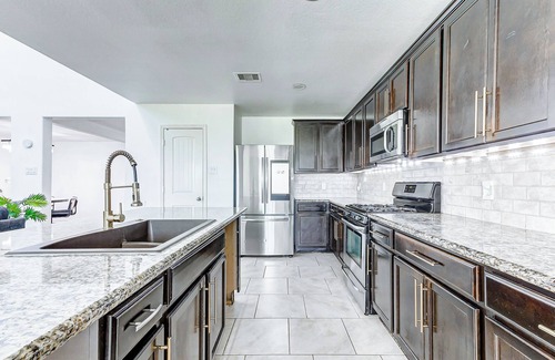 Clodine House | Spacious 6-bedroom house masterpiece. The cozy getaway in Richmond/Houston