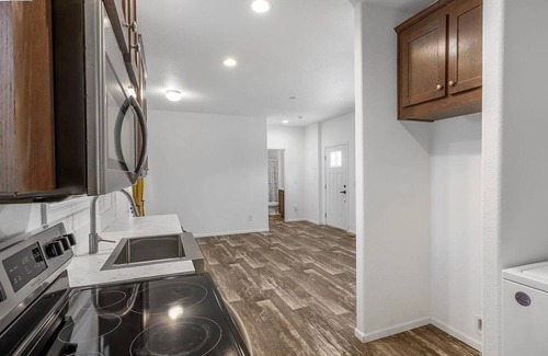 Tennyson - Alquire House | Spacious 6-bedroom house in amazing Hayward