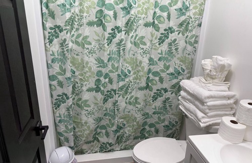 Lansing House | Spacious 6-bedroom house with AC, WiFi in lovely Lansing