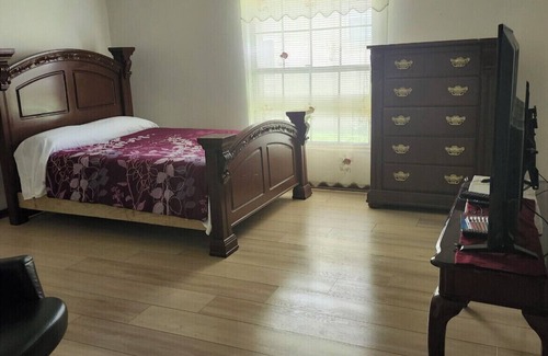 Northwest Orlando House | Spacious 6-bedroom house in wonderful Orlando with AC, WiFi