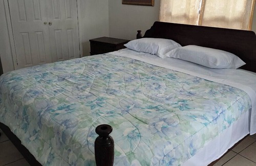 Northwest Orlando House | Spacious 6-bedroom house in wonderful Orlando with AC, WiFi