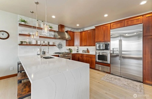Chelan House | Spacious 6-bedroom house in with stunning lake views.