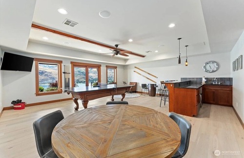 Chelan House | Spacious 6-bedroom house in with stunning lake views.