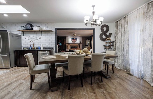 Kettering House | Spacious 6-bedroom house in Dayton Ohio.