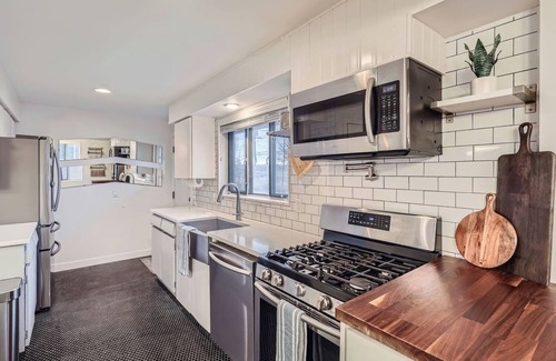 Mar Lee House | Spacious 6-bedroom house with WiFi, AC in delightful Denver