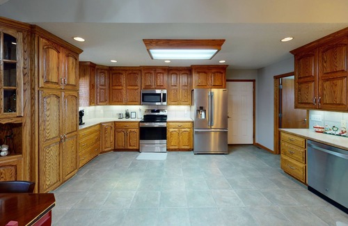 Hays Other | Spacious 6 bedroom house with a hot tub!