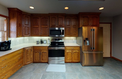 Hays Other | Spacious 6 bedroom house with a hot tub!