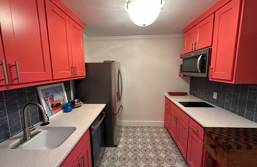 Granbury House | Spacious 6-bedroom remodeled historic cottage steps to Granbury Square. Fab!