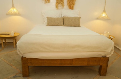Bab Taghzout House | Spacious 6-bedroom riad in charming Marrakech with WiFi, AC