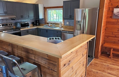 Swiss Meadows Ski Chalet | Spacious 6-bedroom Swiss style chalet in with Hot-tub for 14 people .